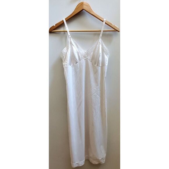 VTG Vanity Fair Slip Alabaster S/34 Lace Trim V-Neck/Hem Made USA Dupont Nylon - Picture 3 of 10